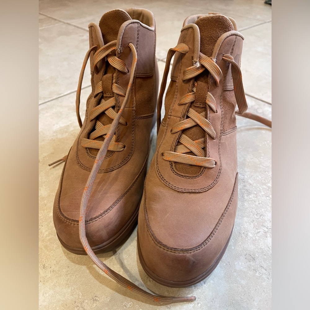 Sorel wedge lace-up boots
